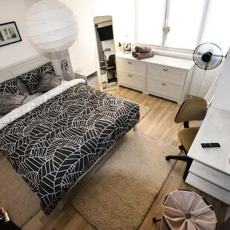 Apartment Sweet 24 *