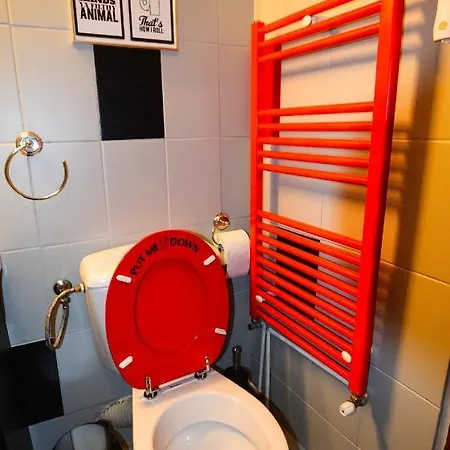 Apartment Sweet 24 *